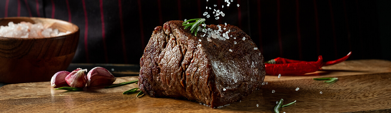 Hüftsteak kaufen, Premium Huftsteak, Hüfterscherzl, Ochsenfetzen, Hüftsteak & top Steaks online kaufen. Beste Steak Qualität in nur 24 h geliefert!